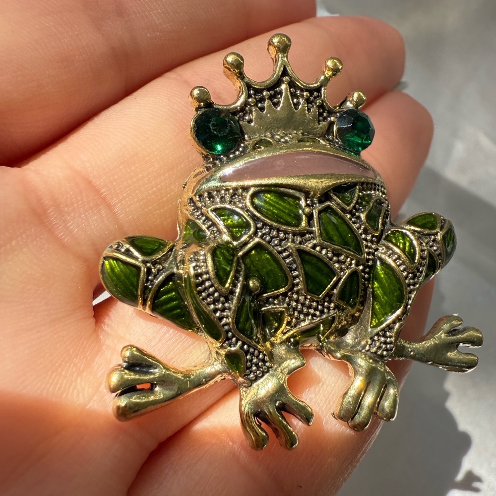 Anthropologe unique Gold and Green Frog Brooch